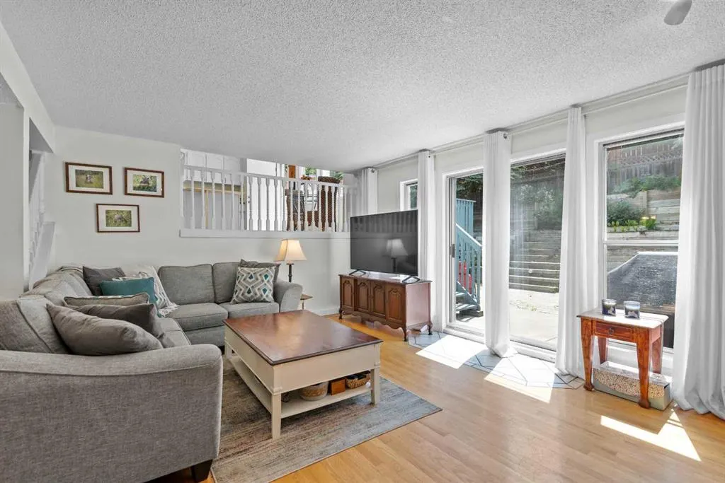 131 Stratton Crescent SW