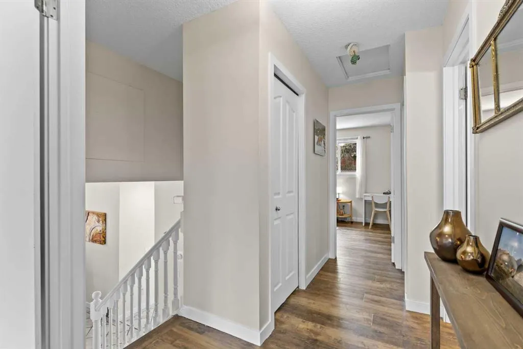 131 Stratton Crescent SW