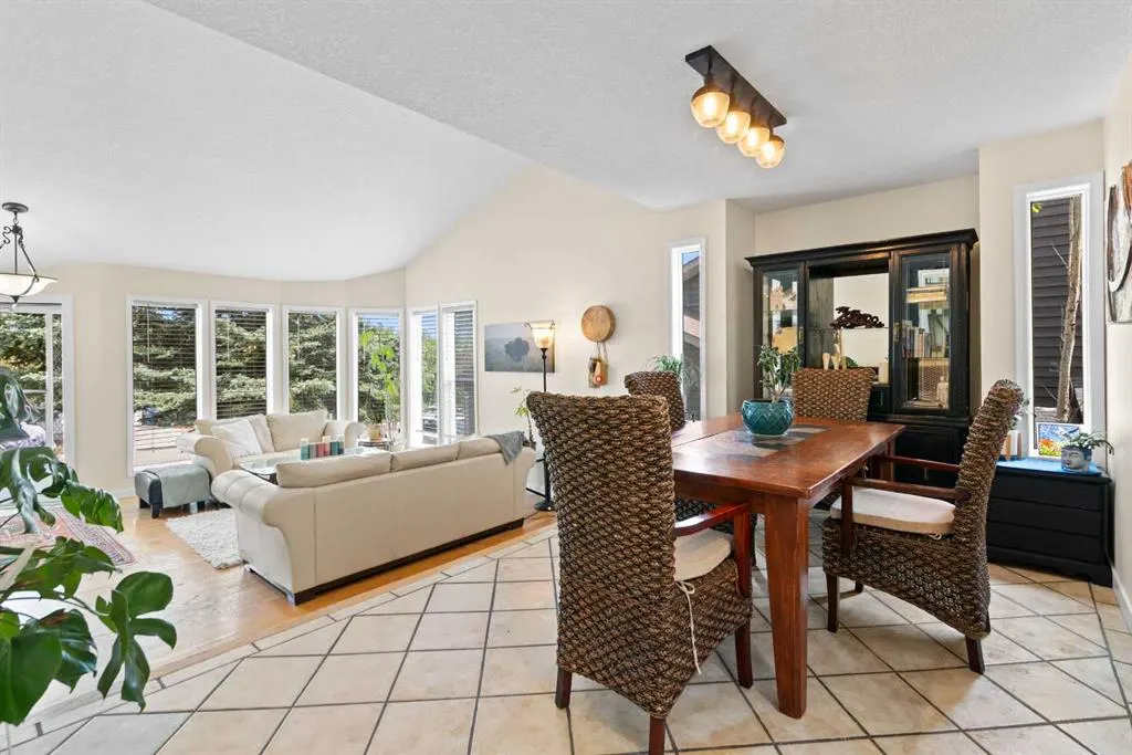 131 Stratton Crescent SW