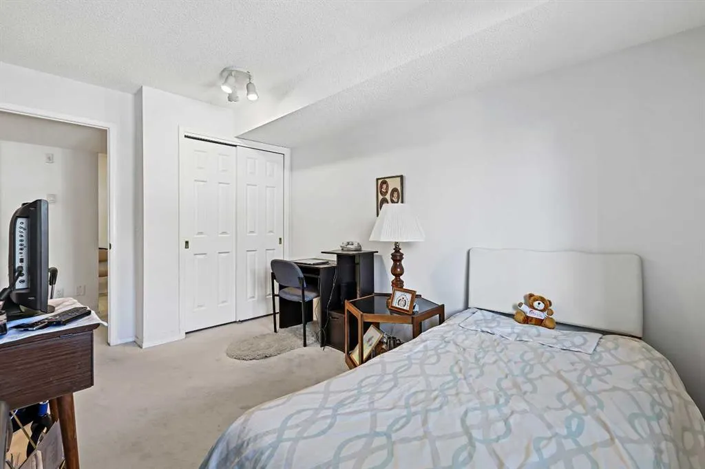 1000 Sienna Park Green SW, #1206