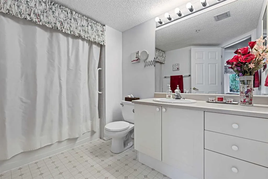 1000 Sienna Park Green SW, #1206