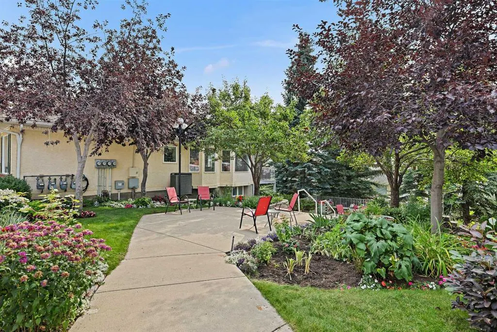 1000 Sienna Park Green SW, #1206