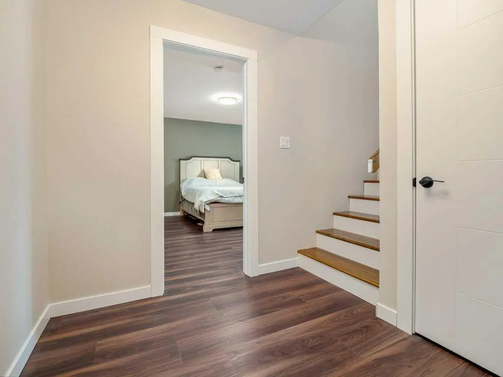 57 Goldenrod Place W