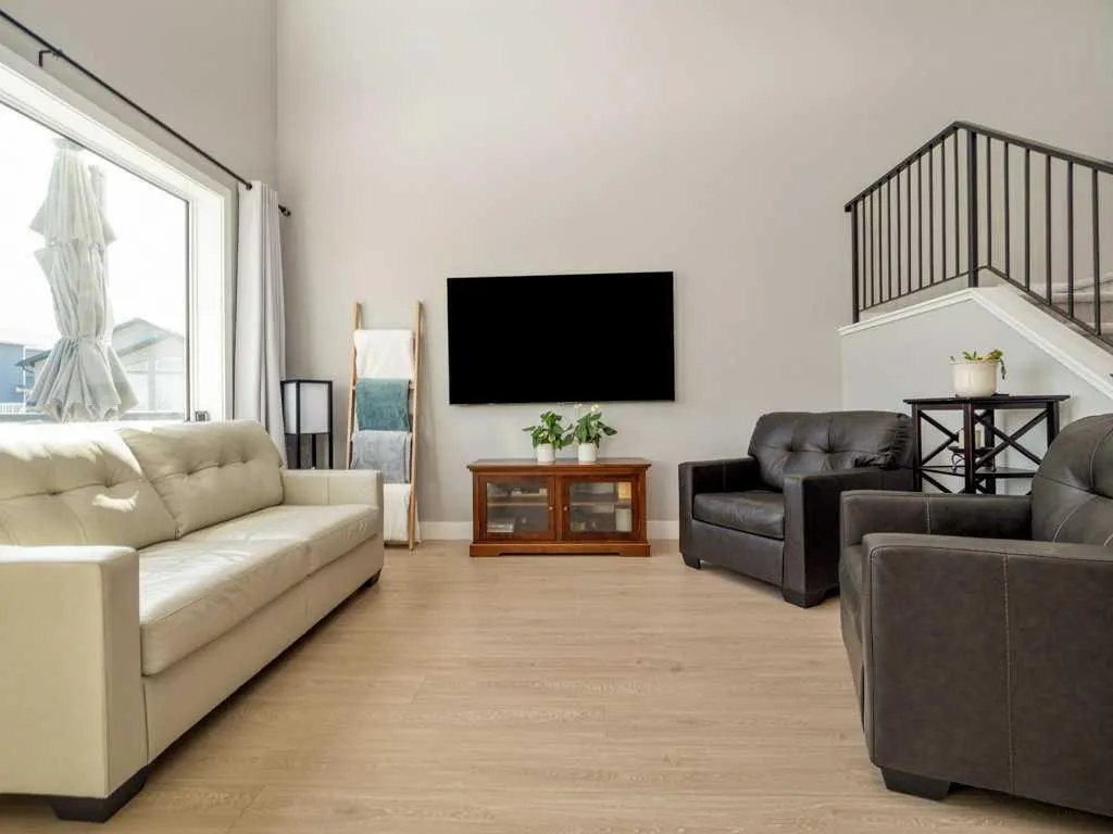 57 Goldenrod Place W