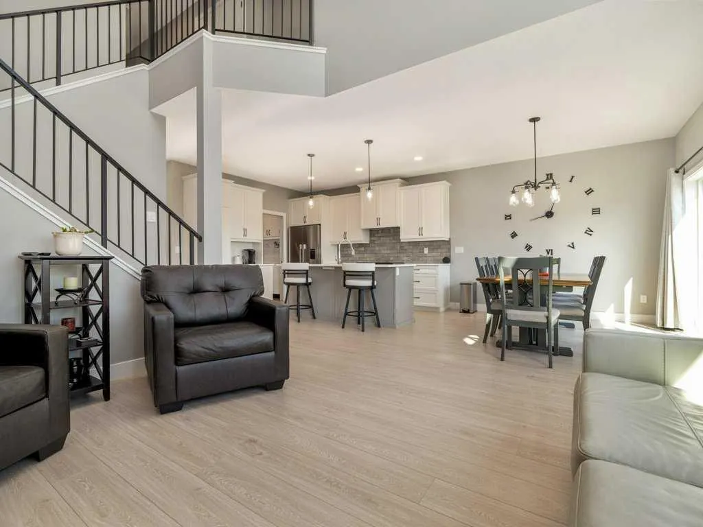 57 Goldenrod Place W