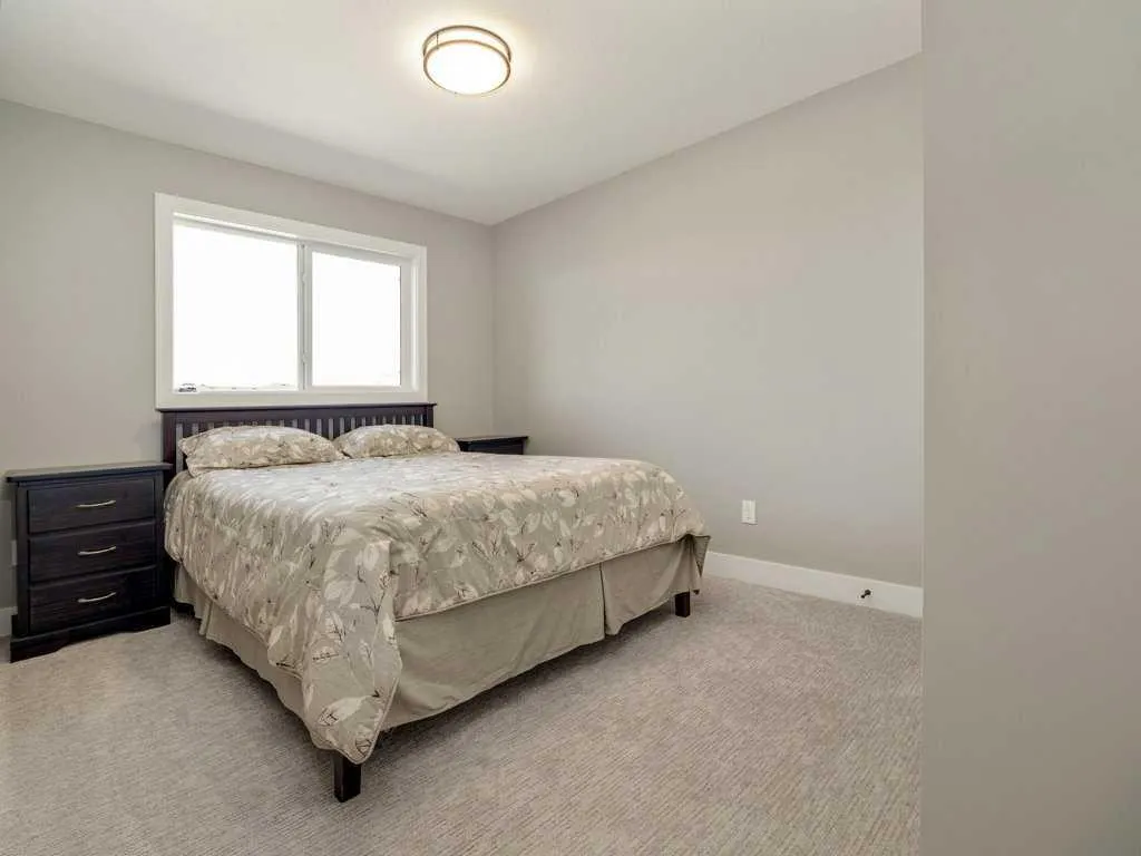 57 Goldenrod Place W