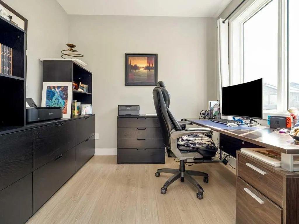 57 Goldenrod Place W
