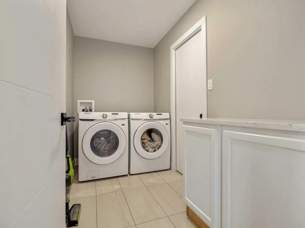 57 Goldenrod Place W