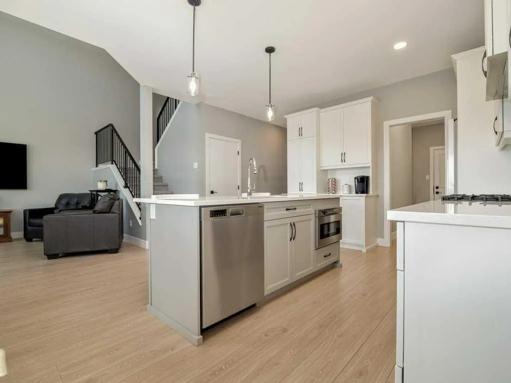 57 Goldenrod Place W