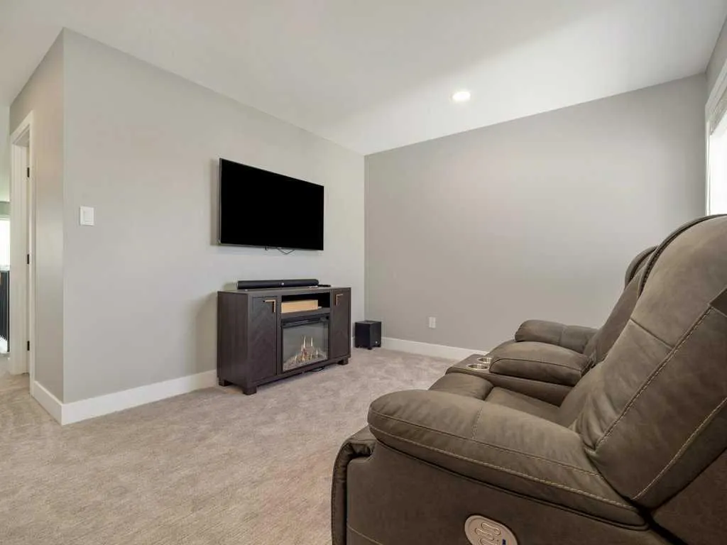57 Goldenrod Place W