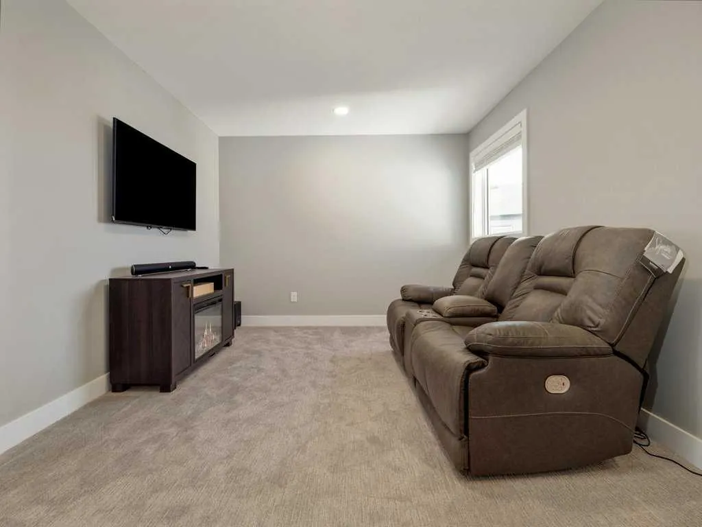 57 Goldenrod Place W