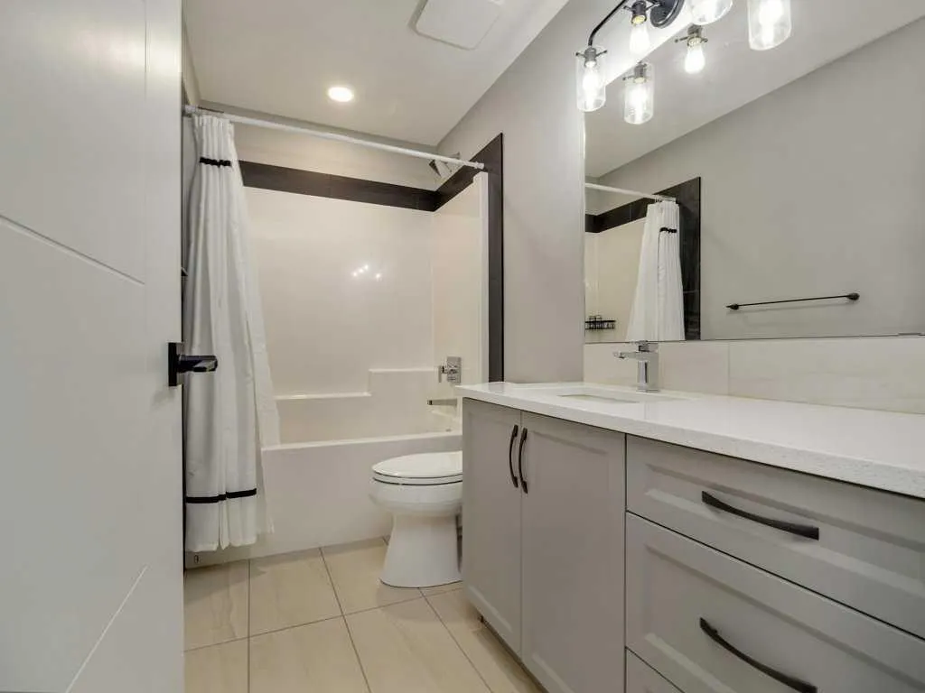 57 Goldenrod Place W