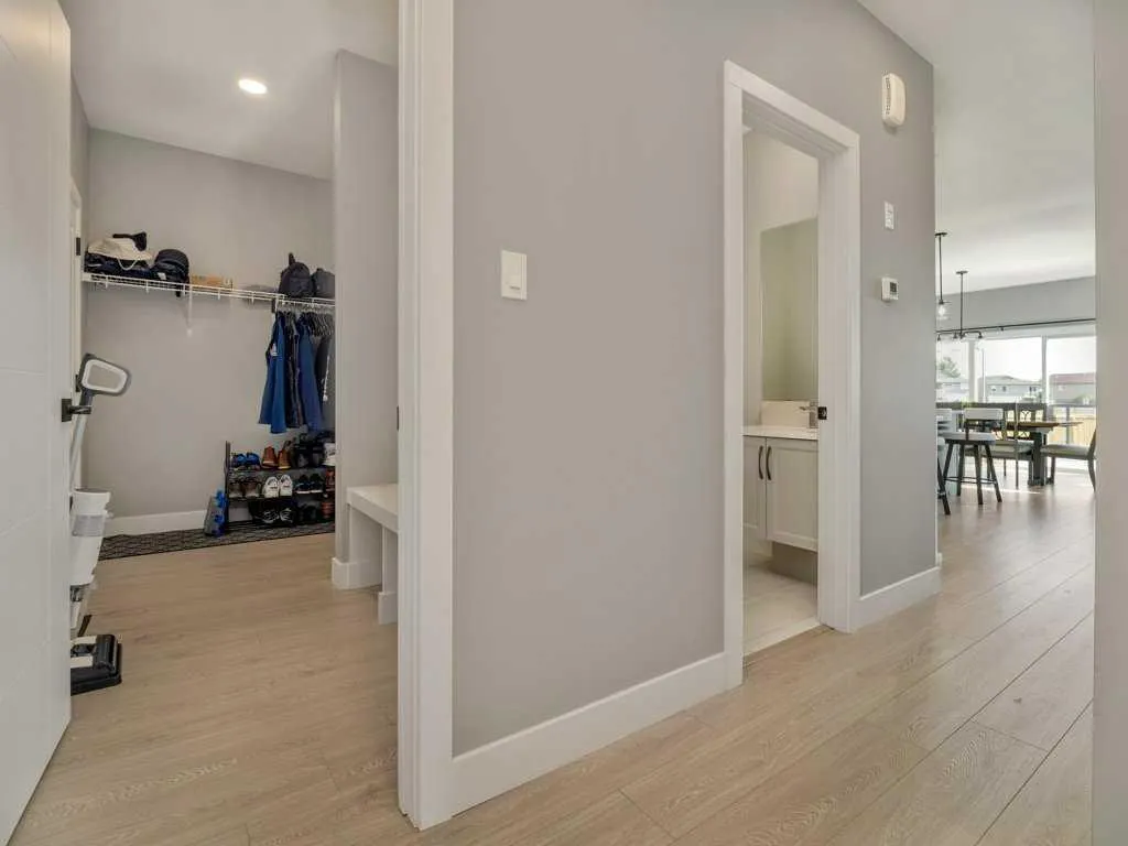 57 Goldenrod Place W