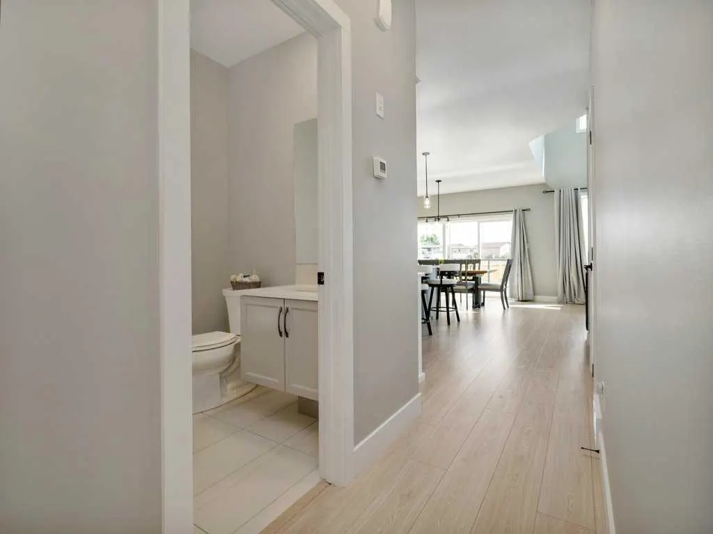 57 Goldenrod Place W