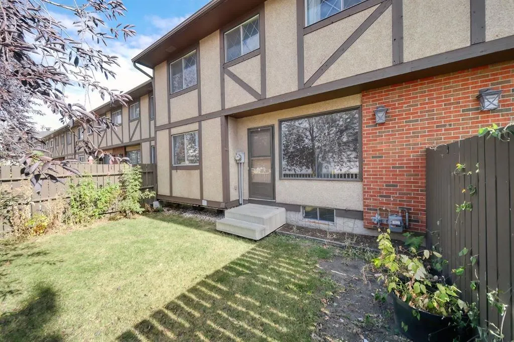 175 Manora Place NE, #7