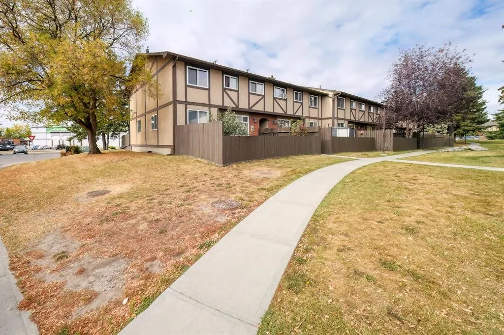 175 Manora Place NE, #7