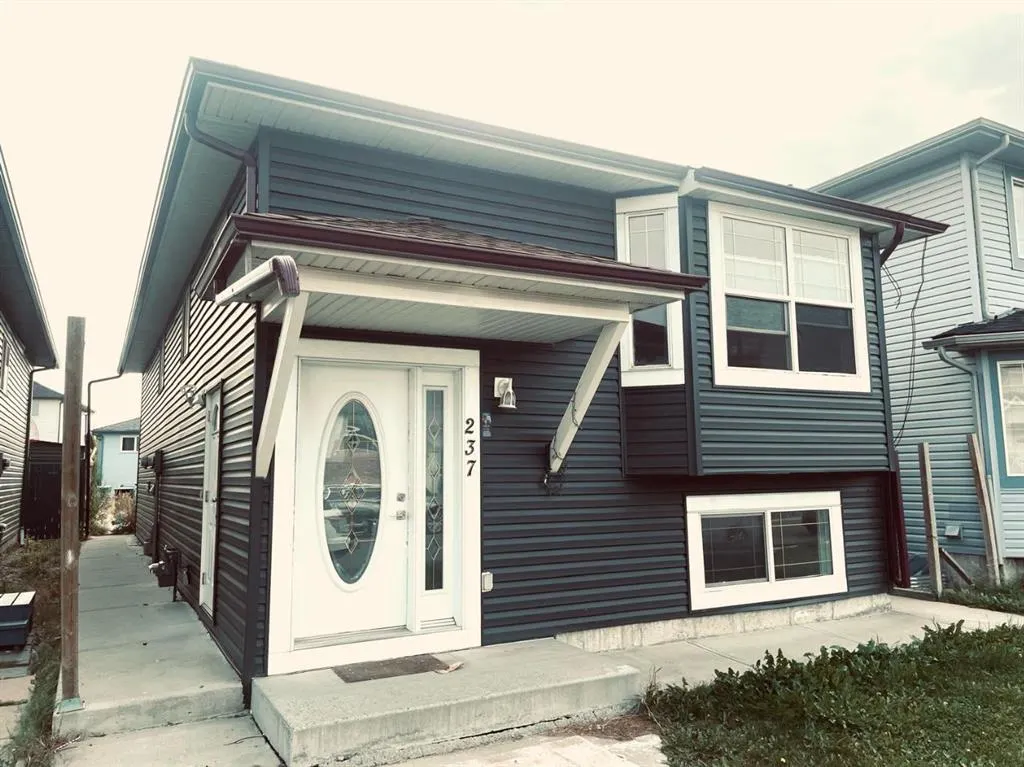 237 Tarawood Close NE
