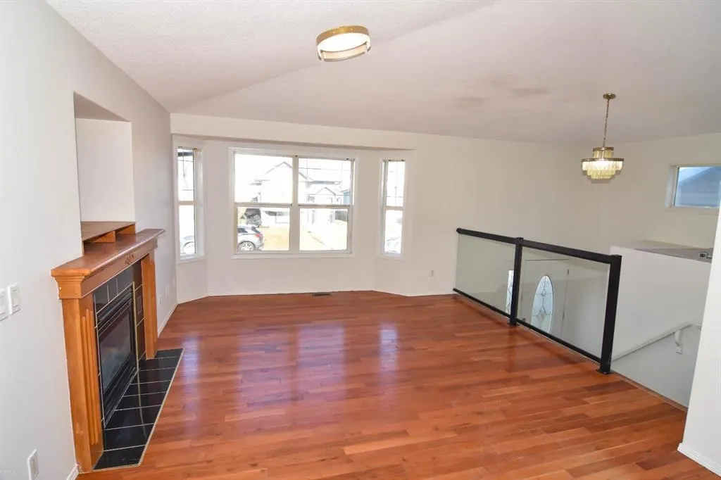 237 Tarawood Close NE