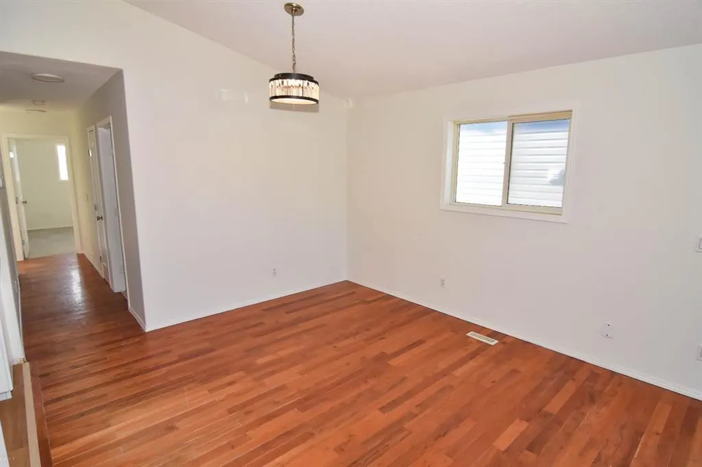 237 Tarawood Close NE