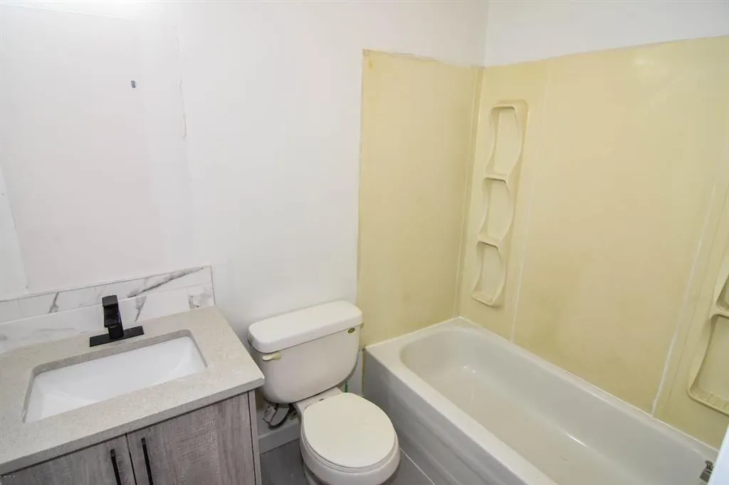 237 Tarawood Close NE