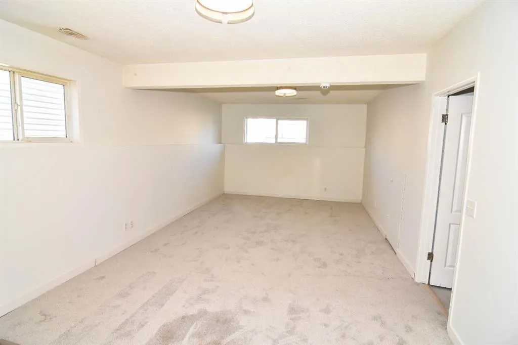 237 Tarawood Close NE