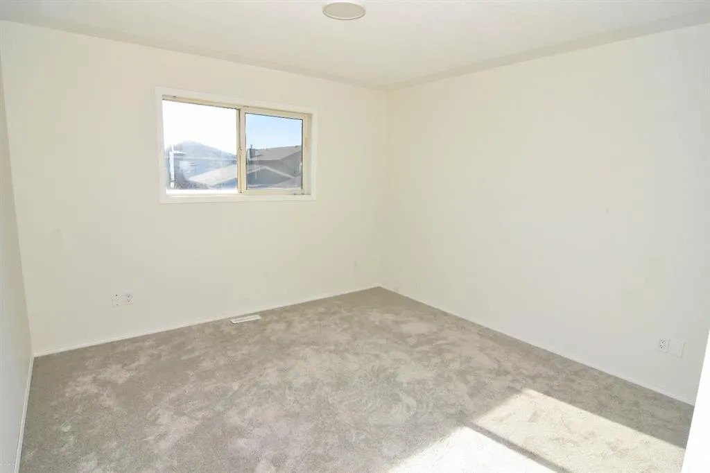 237 Tarawood Close NE