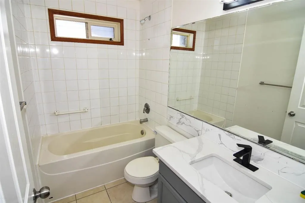 237 Tarawood Close NE