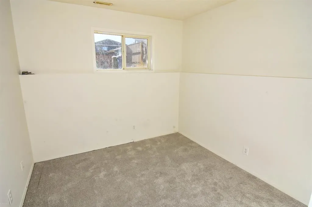 237 Tarawood Close NE