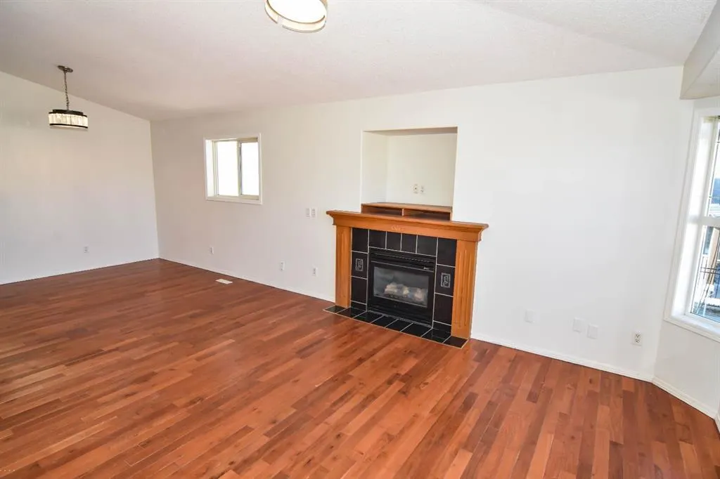 237 Tarawood Close NE