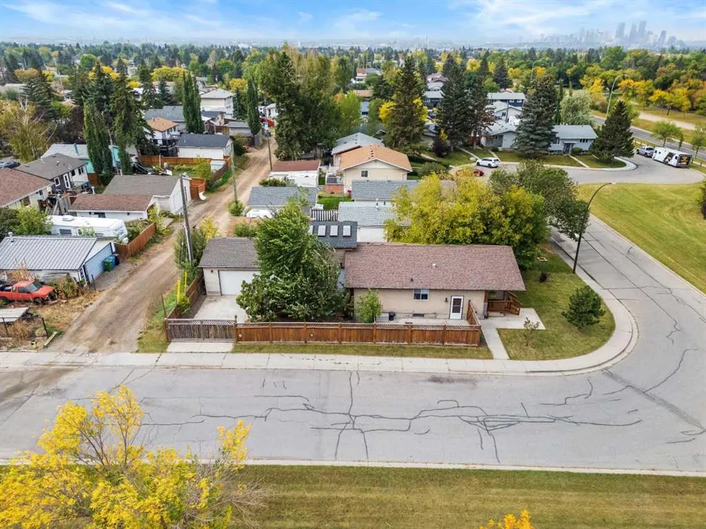 247 Dover Ridge Close SE
