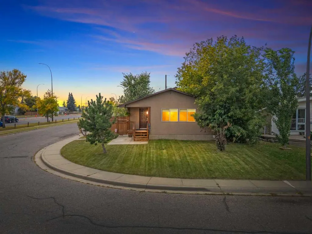 247 Dover Ridge Close SE