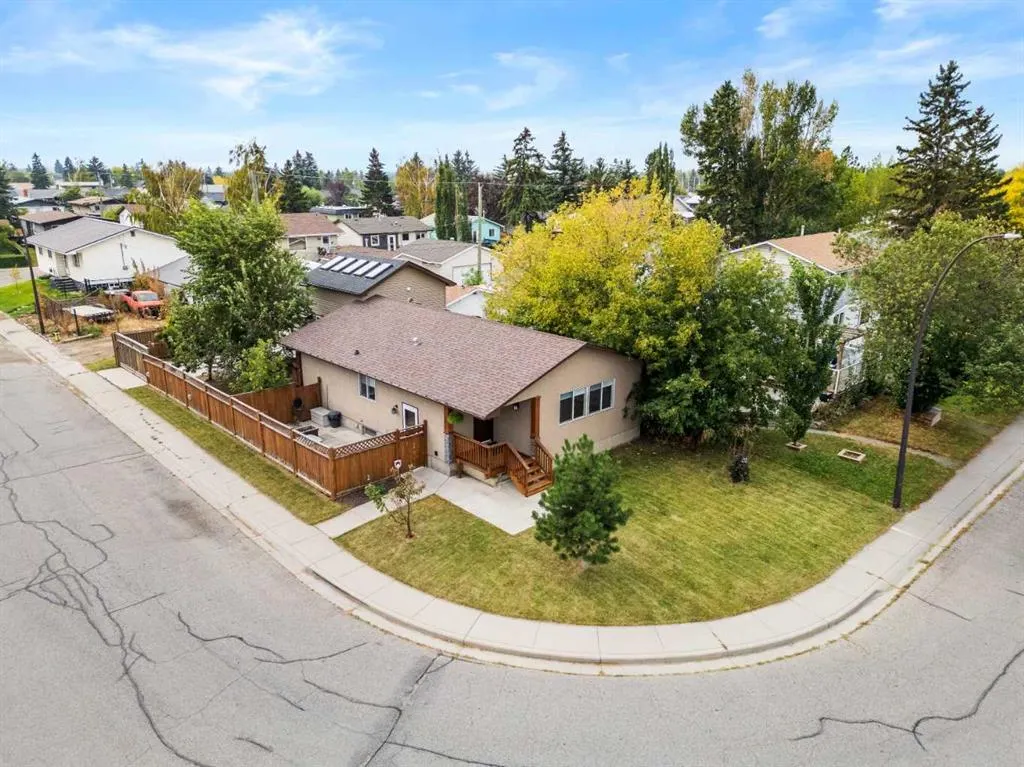 247 Dover Ridge Close SE