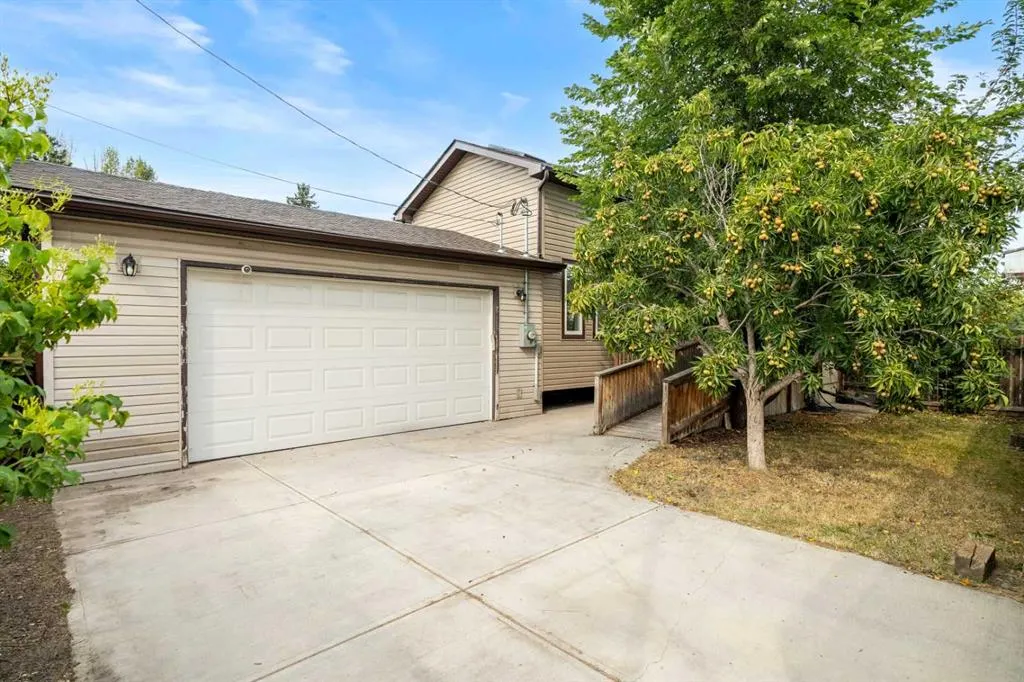 247 Dover Ridge Close SE