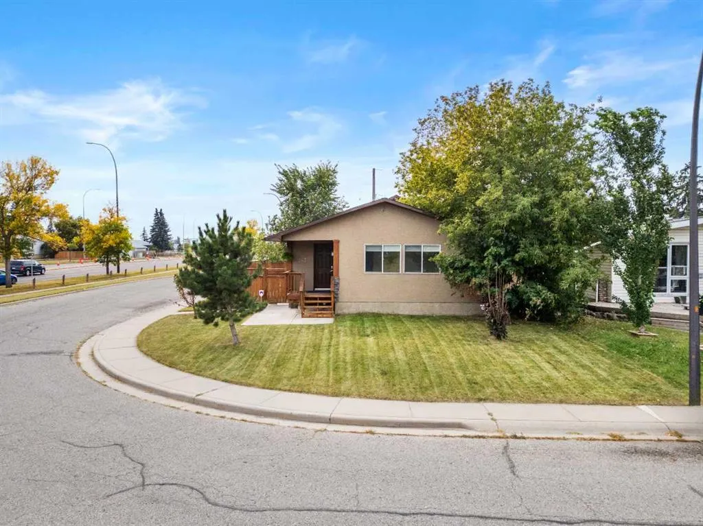 247 Dover Ridge Close SE