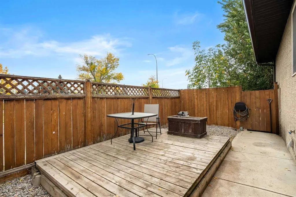 247 Dover Ridge Close SE