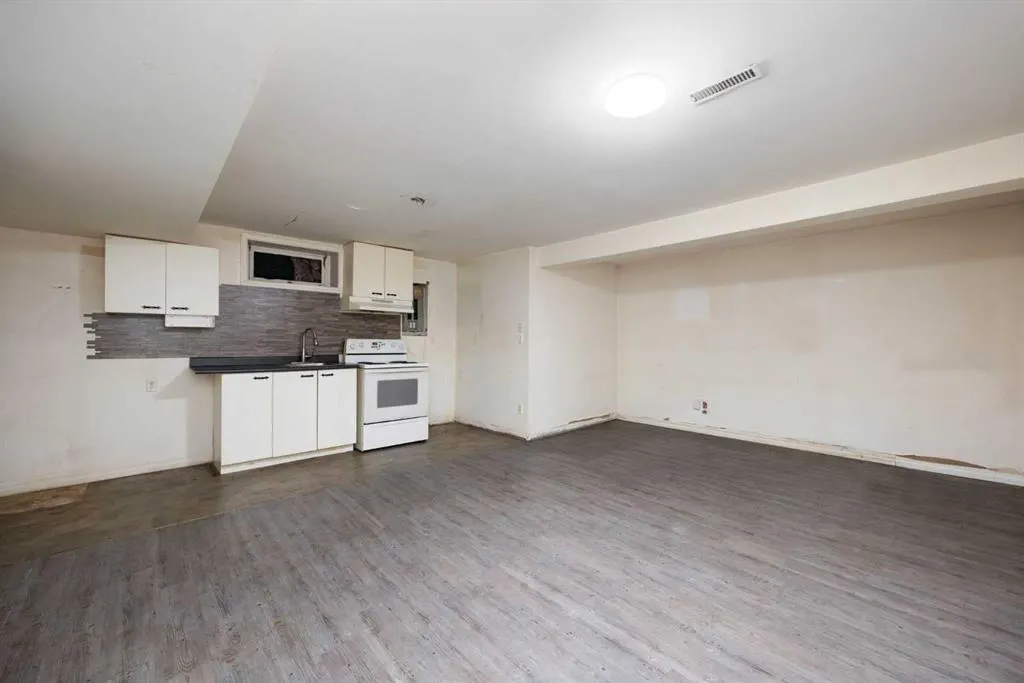 185 Cochrane Crescent