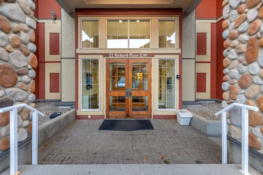 22 Richard Place SW, #327