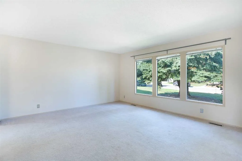 135 Parkglen Crescent SE