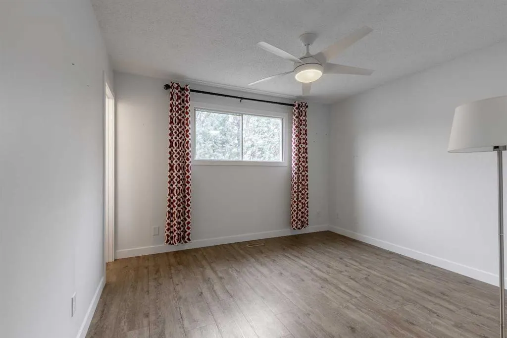 51 Temple Boulevard W