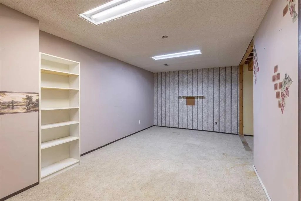 51 Temple Boulevard W