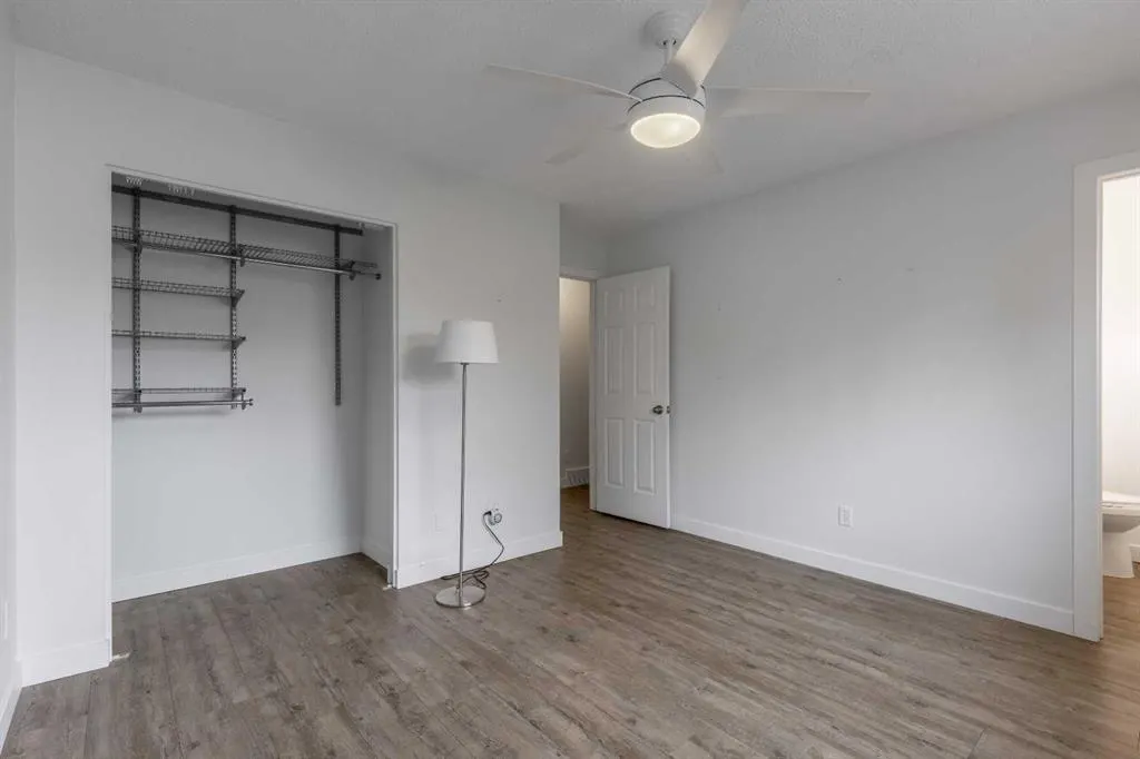 51 Temple Boulevard W