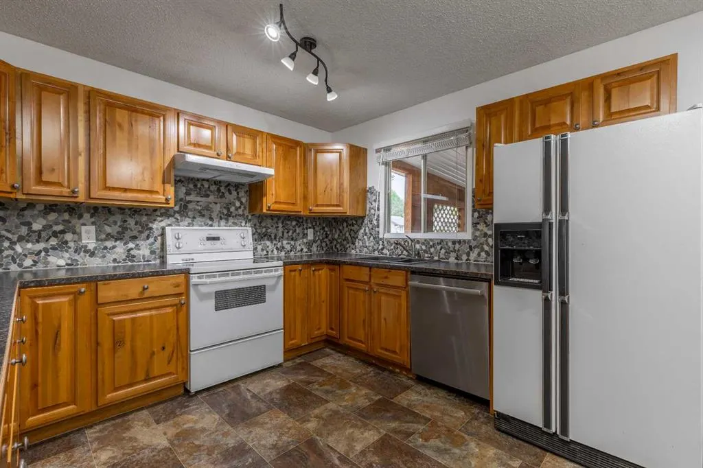 51 Temple Boulevard W