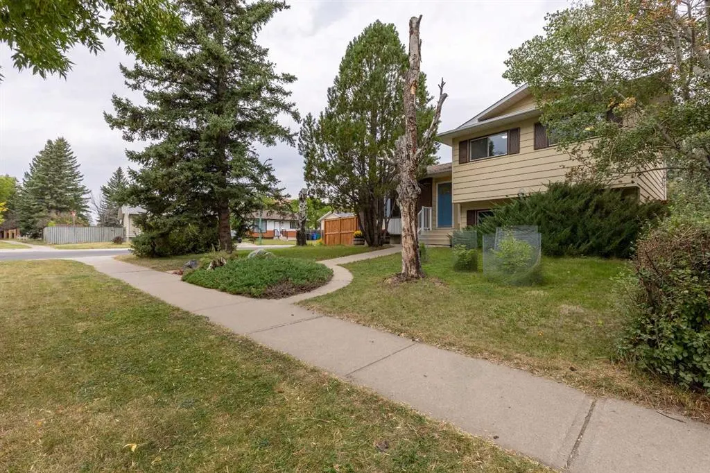 51 Temple Boulevard W