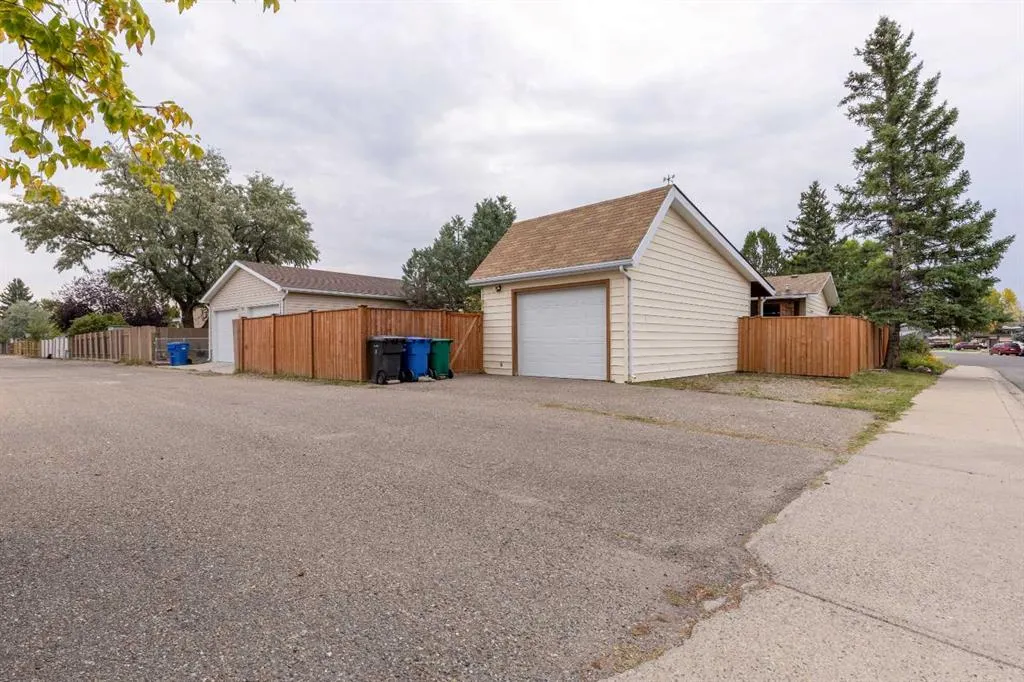 51 Temple Boulevard W