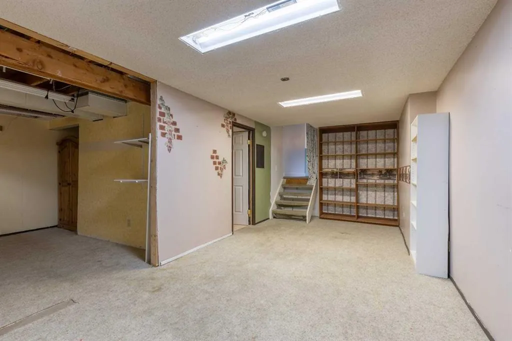 51 Temple Boulevard W