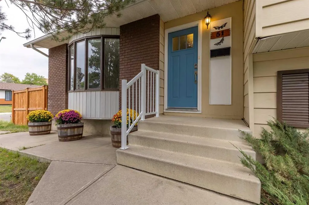 51 Temple Boulevard W