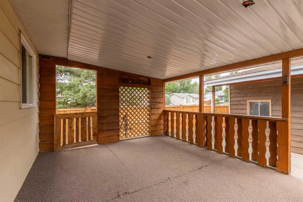51 Temple Boulevard W