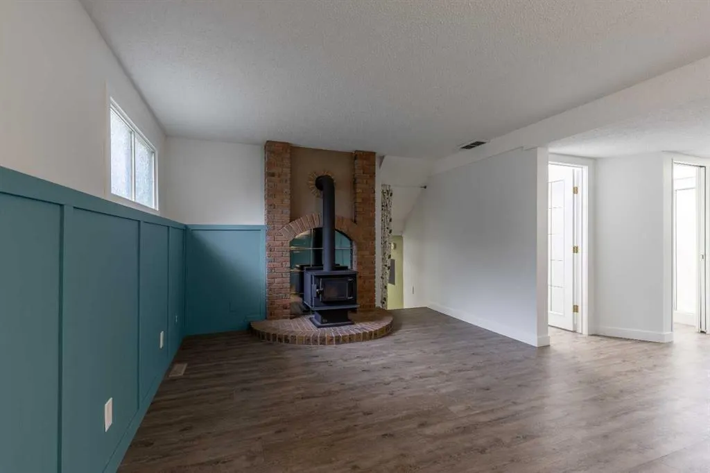 51 Temple Boulevard W