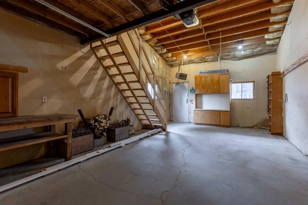 51 Temple Boulevard W