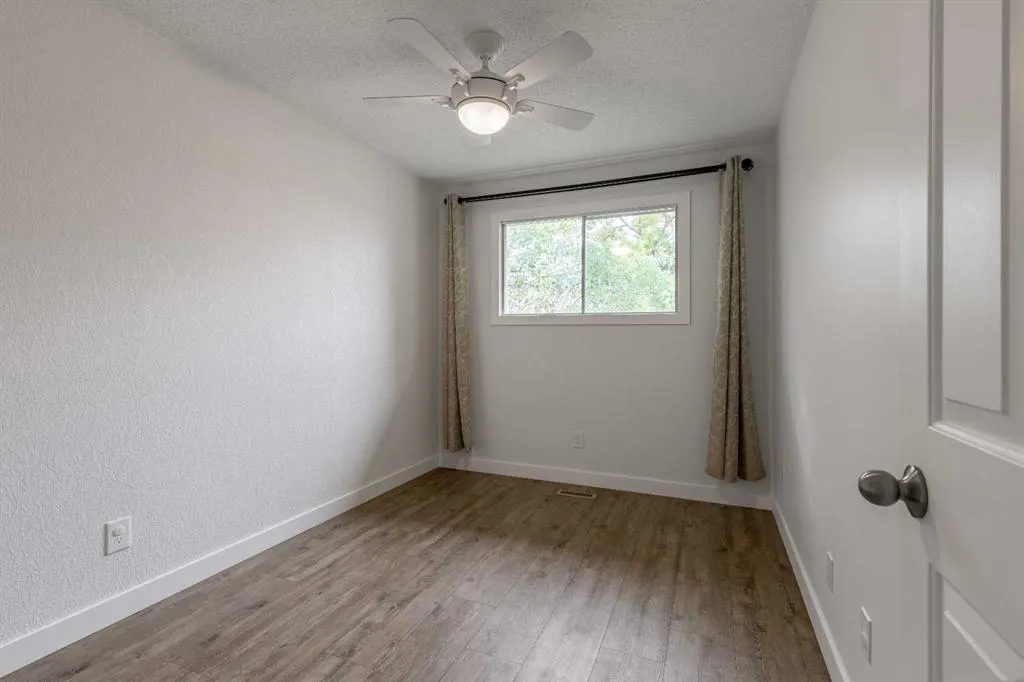 51 Temple Boulevard W